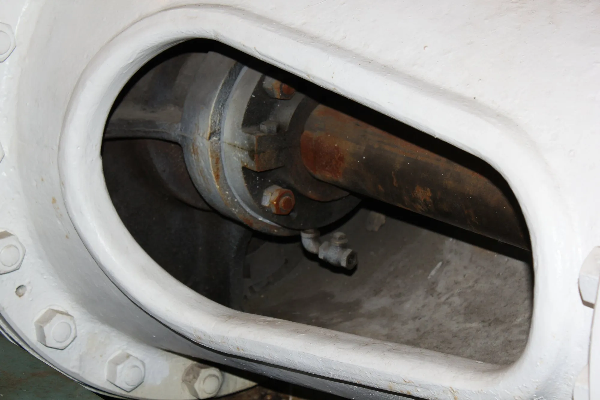 Oval opening in the engine casting showing the piston rod and its coupling inside
