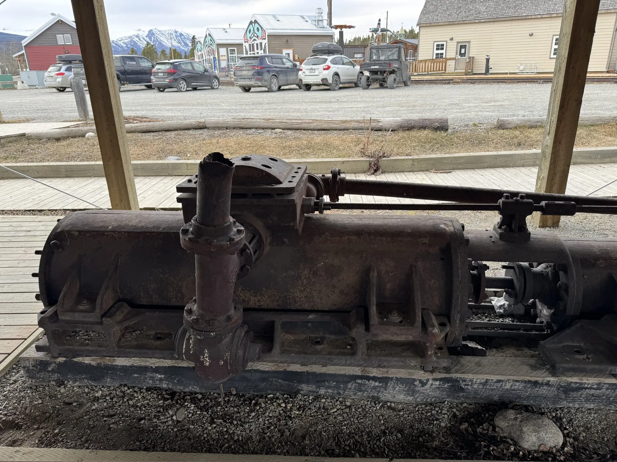 Side view of the starboard engine cylinder and valve rod